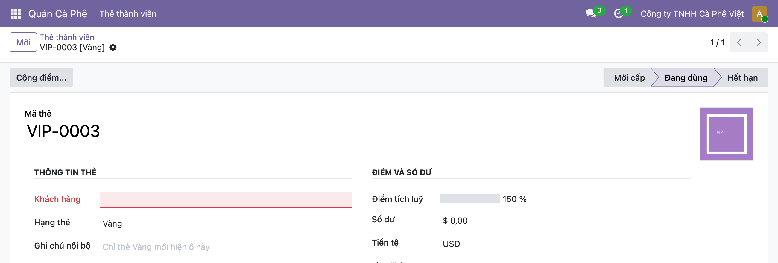 Ảnh chụp phần đầu form Odoo thẻ VIP-0003 hạng Vàng, góc trên bên phải header là dải statusbar ba bước Mới cấp rồi Đang dùng rồi Hết hạn với bước Đang dùng được tô sáng màu tím dạng mũi tên cho biết đang ở trạng thái đó, bên trái header là nút Cộng điểm màu xám, thân form hiển thị Mã thẻ VIP-0003 nhãn Khách hàng đỏ và ảnh thẻ tím góc phải