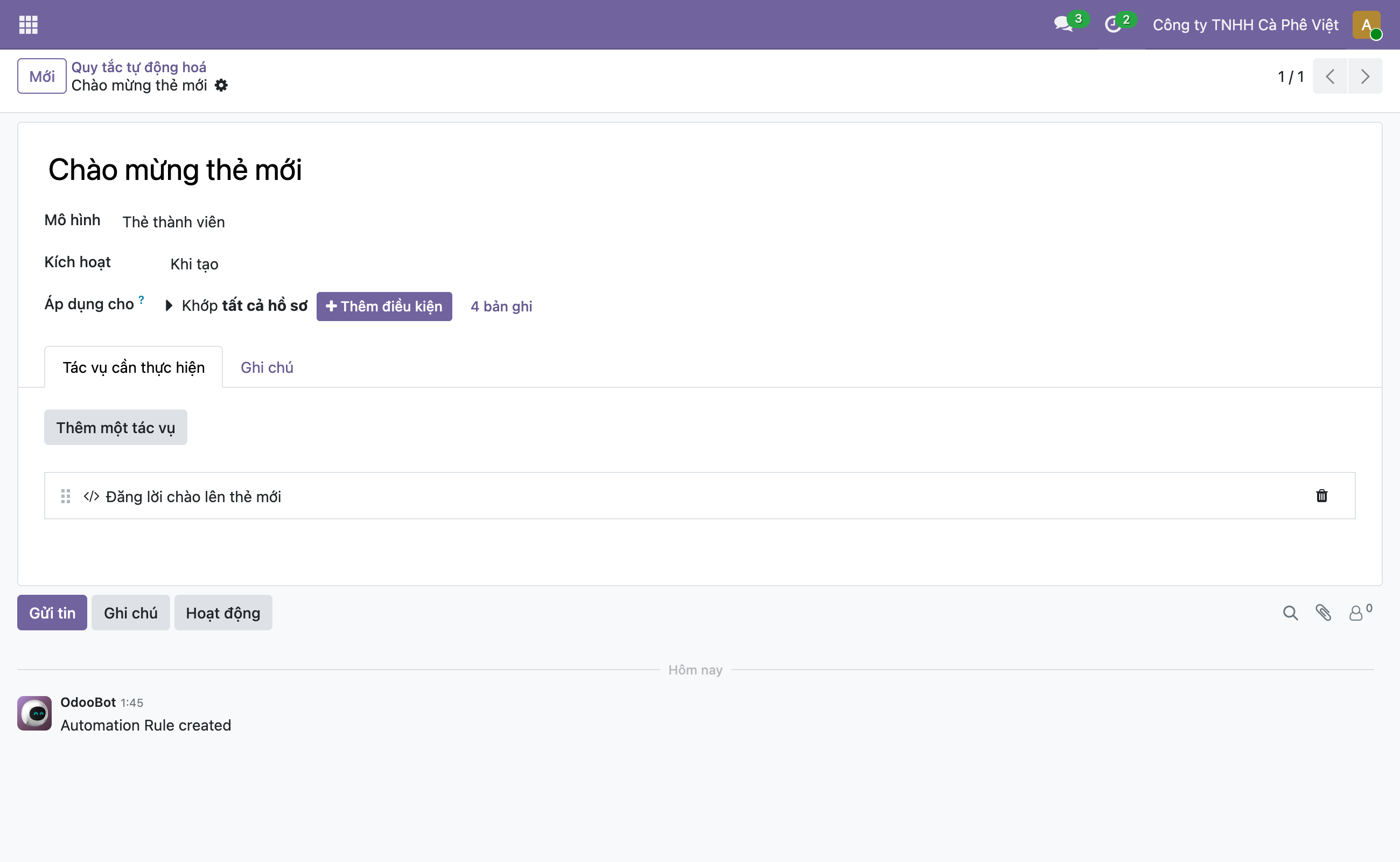 Ảnh chụp form Quy tắc tự động hoá của Odoo tên Chào mừng thẻ mới, trường Mô hình là Thẻ thành viên, trường Kích hoạt là Khi tạo, dòng Áp dụng cho ghi Khớp tất cả hồ sơ với nút Thêm điều kiện và 4 bản ghi, tab Tác vụ cần thực hiện liệt kê một tác vụ Đăng lời chào lên thẻ mới, khung nhật ký ghi Automation Rule created