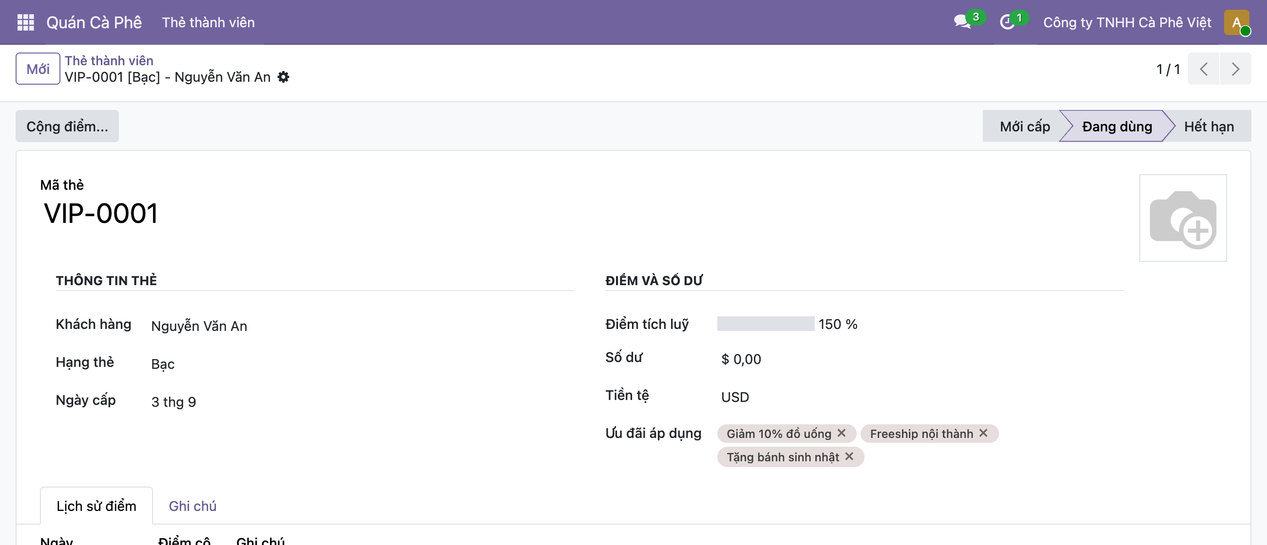 Ảnh chụp form Odoo thẻ VIP-0001 khi đăng nhập bằng admin, header có nút Cộng điểm ở góc trái và dải statusbar, cột Điểm và số dư bên phải hiển thị Điểm tích luỹ 150 phần trăm, Số dư 0 đô la, Tiền tệ USD và Ưu đãi áp dụng, avatar góc phải trên là chữ A của admin