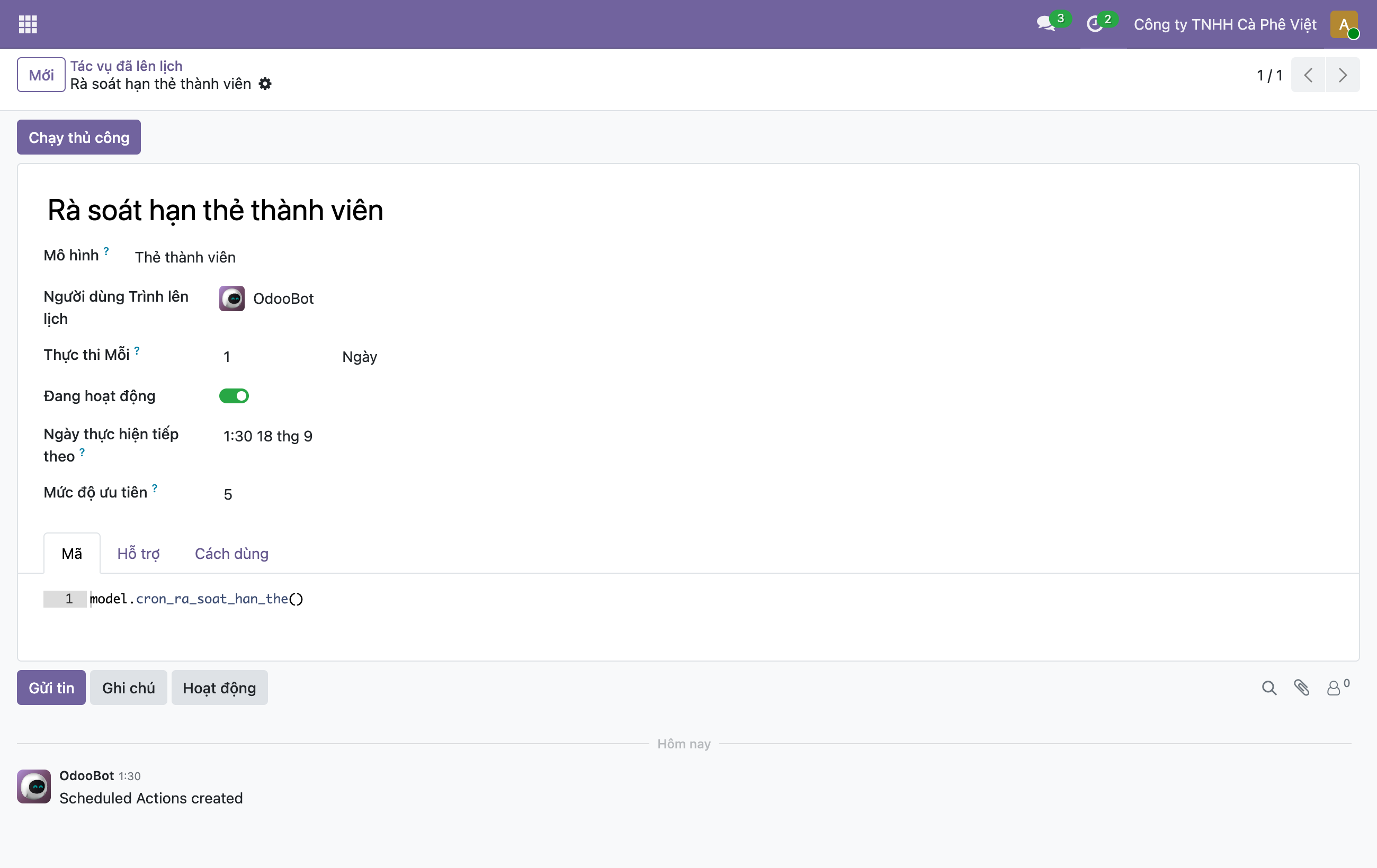 Ảnh chụp form Tác vụ đã lên lịch của Odoo tên Rà soát hạn thẻ thành viên, có nút Chạy thủ công ở trên, các trường Mô hình là Thẻ thành viên, Người dùng Trình lên lịch là OdooBot, Thực thi Mỗi 1 Ngày, công tắc Đang hoạt động đang bật màu xanh, Ngày thực hiện tiếp theo 1 giờ 30 ngày 18 tháng 9, Mức độ ưu tiên 5, tab Mã hiển thị dòng lệnh model chấm cron_ra_soat_han_the, khung nhật ký ghi Scheduled Actions created bởi OdooBot