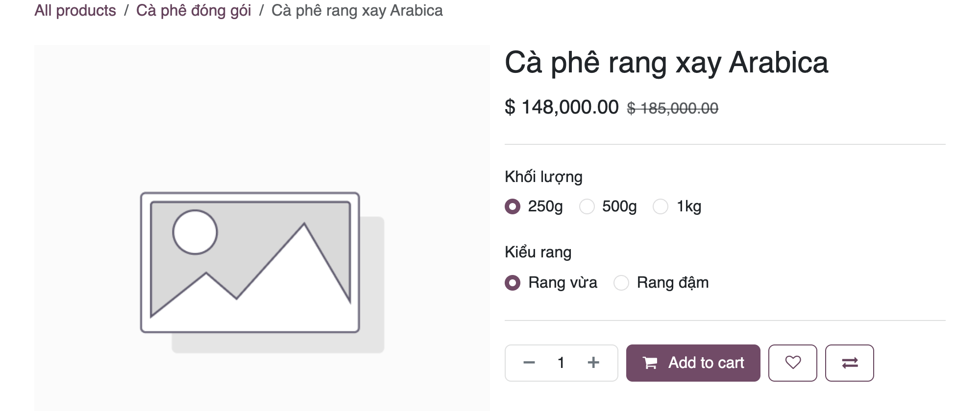 Ảnh chụp cùng trang sản phẩm Cà phê rang xay Arabica trên shop Odoo 19 sau khi override giá. Giá hiện là 148.000 với giá cũ 185.000 bị gạch ngang bên cạnh. Vẫn có lựa chọn Khối lượng 250g 500g 1kg và Kiểu rang, nút Add to cart