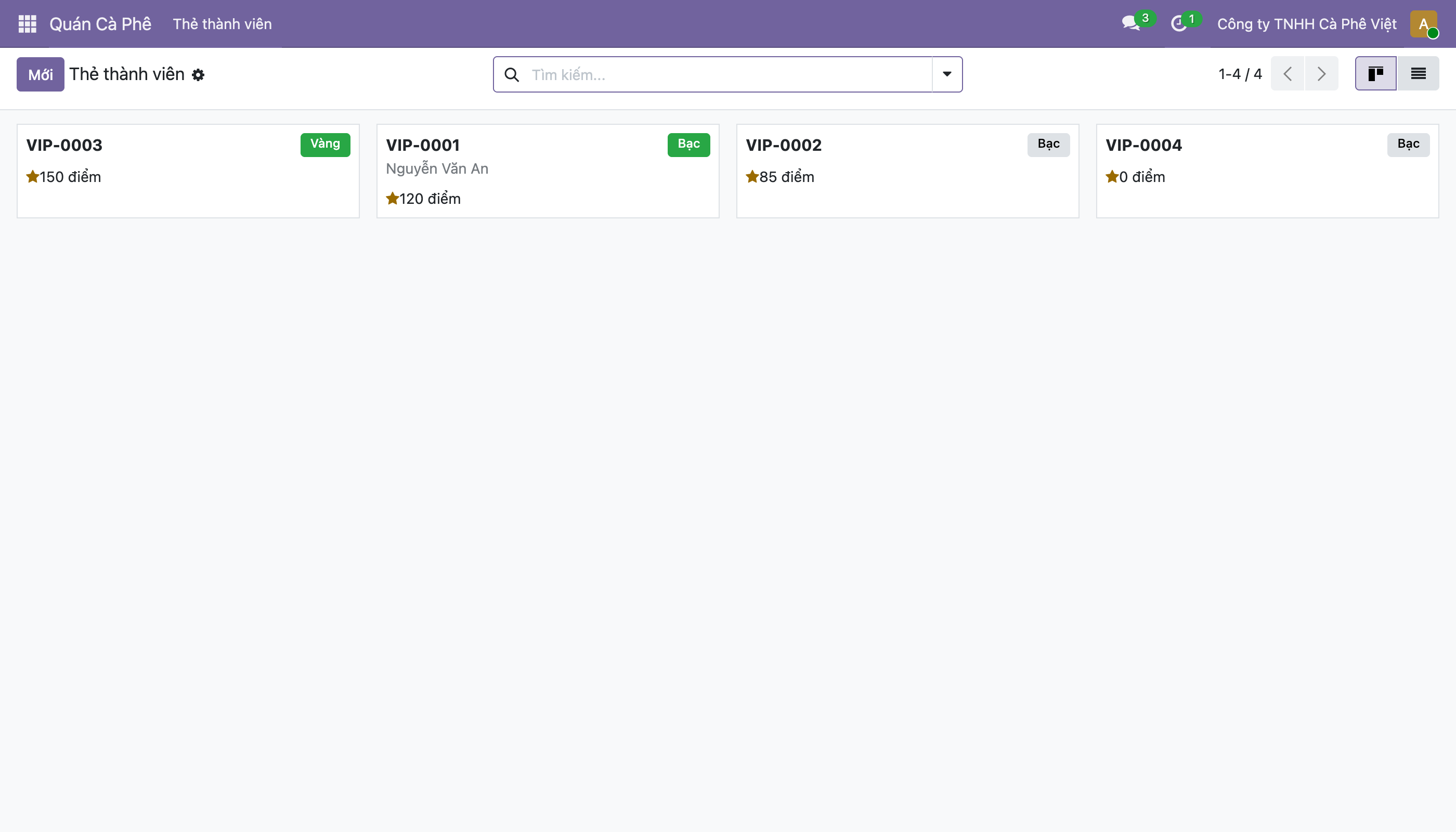 Ảnh chụp giao diện Odoo 19 kanban Thẻ thành viên có bốn tấm thẻ xếp ngang, thẻ VIP-0003 có badge Vàng màu xanh lá và ngôi sao 150 điểm, thẻ VIP-0001 có tên khách Nguyễn Văn An badge Bạc màu xanh lá và 120 điểm, thẻ VIP-0002 badge Bạc màu xám và 85 điểm, thẻ VIP-0004 badge Bạc màu xám và 0 điểm, mỗi thẻ có mã thẻ in đậm ở trên và số điểm kèm icon ngôi sao vàng ở dưới, góc phải trên có nút chuyển giữa chế độ kanban và list