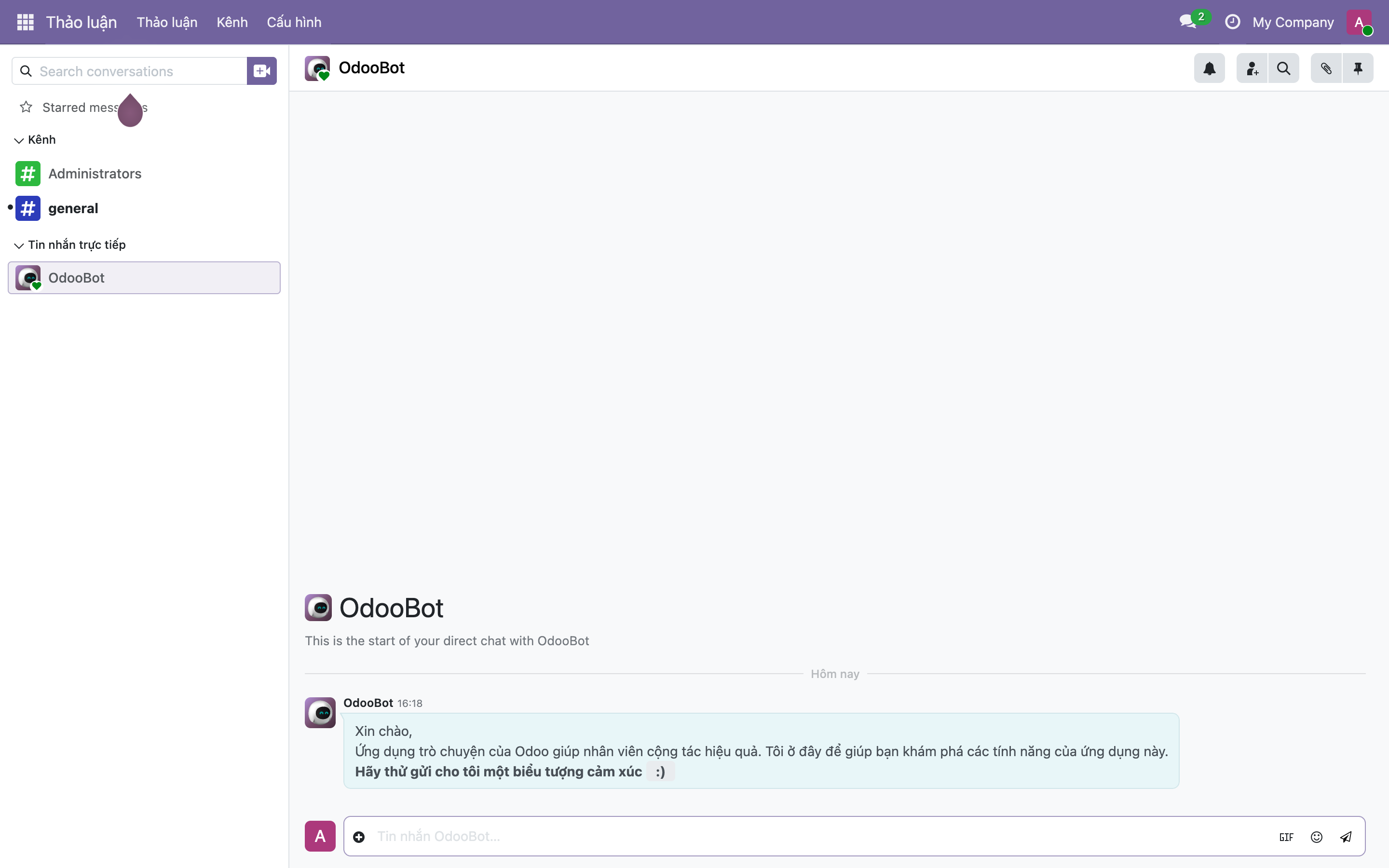Sau khi đăng nhập, Odoo mở app Thảo luận với OdooBot chào mừng ở khung chat