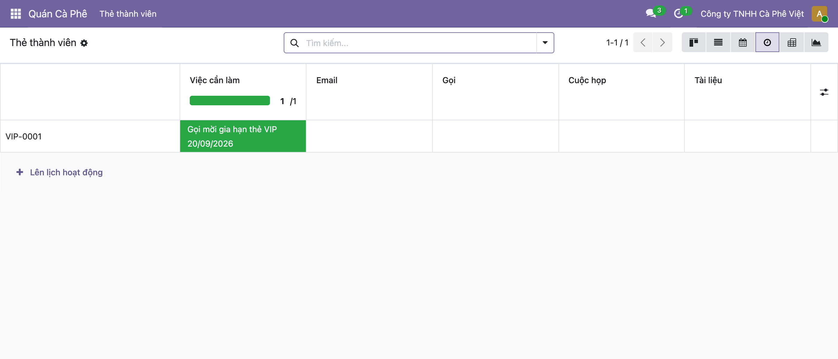 Ảnh chụp giao diện activity view Odoo 19 cho thẻ thành viên, hàng VIP-0001, các cột theo loại việc gồm Việc cần làm Email Gọi Cuộc họp Tài liệu, ô dưới cột Việc cần làm hiện một thẻ màu xanh lá Gọi mời gia hạn thẻ VIP hạn ngày 20 tháng 9 2026 kèm thanh tiến độ một trên một, phía dưới có nút Lên lịch hoạt động
