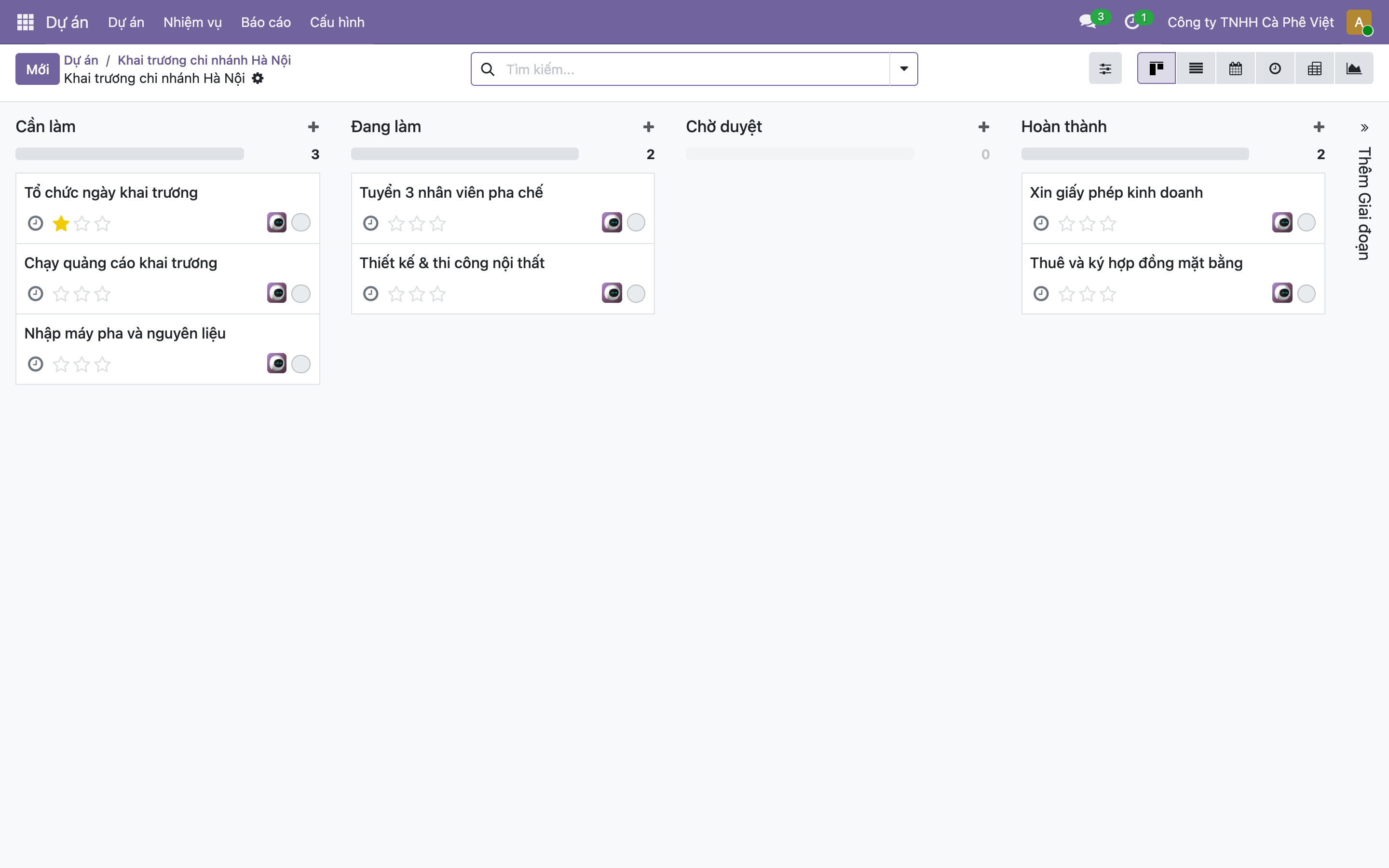 Bảng kanban dự án Khai trương chi nhánh Hà Nội với bốn cột: Cần làm 3 nhiệm vụ, Đang làm 2, Chờ duyệt 0 (mới thêm, đang trống), Hoàn thành 2; bên phải có nút Thêm Giai đoạn; nhiệm vụ Tổ chức ngày khai trương có một ngôi sao vàng