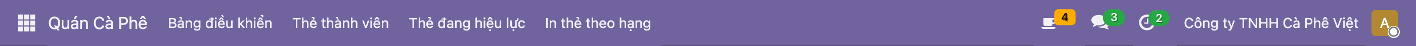 Ảnh chụp thật thanh điều hướng trên cùng của Odoo 19 nền tím, bên trái là tên Quán Cà Phê và các menu, bên phải lần lượt là icon cốc cà phê kèm huy hiệu số 4 màu vàng cam vừa thêm vào, rồi icon tin nhắn có số 3, icon hoạt động có số 2, tên công ty TNHH Cà Phê Việt và avatar chữ A