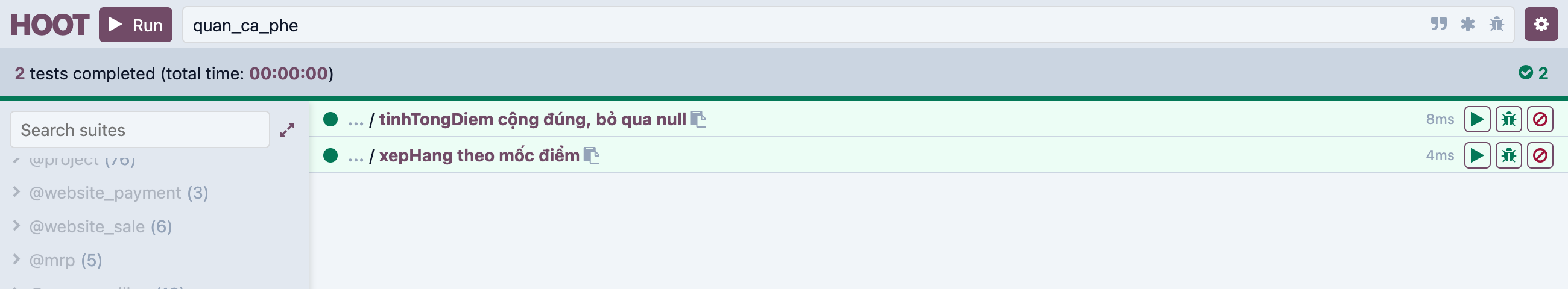 Ảnh chụp thật trình chạy test Hoot của Odoo 19, thanh trên cùng có chữ HOOT nút Run và ô lọc gõ quan_ca_phe, dòng trạng thái ghi 2 tests completed total time 00 00 00 với dấu tích xanh và số 2 bên phải. Khu kết quả liệt kê hai ca test đều chấm xanh lá đã qua, ca một tinhTongDiem cộng đúng bỏ qua null 8 mili giây, ca hai xepHang theo mốc điểm 4 mili giây; cột trái là cây các bộ test theo module