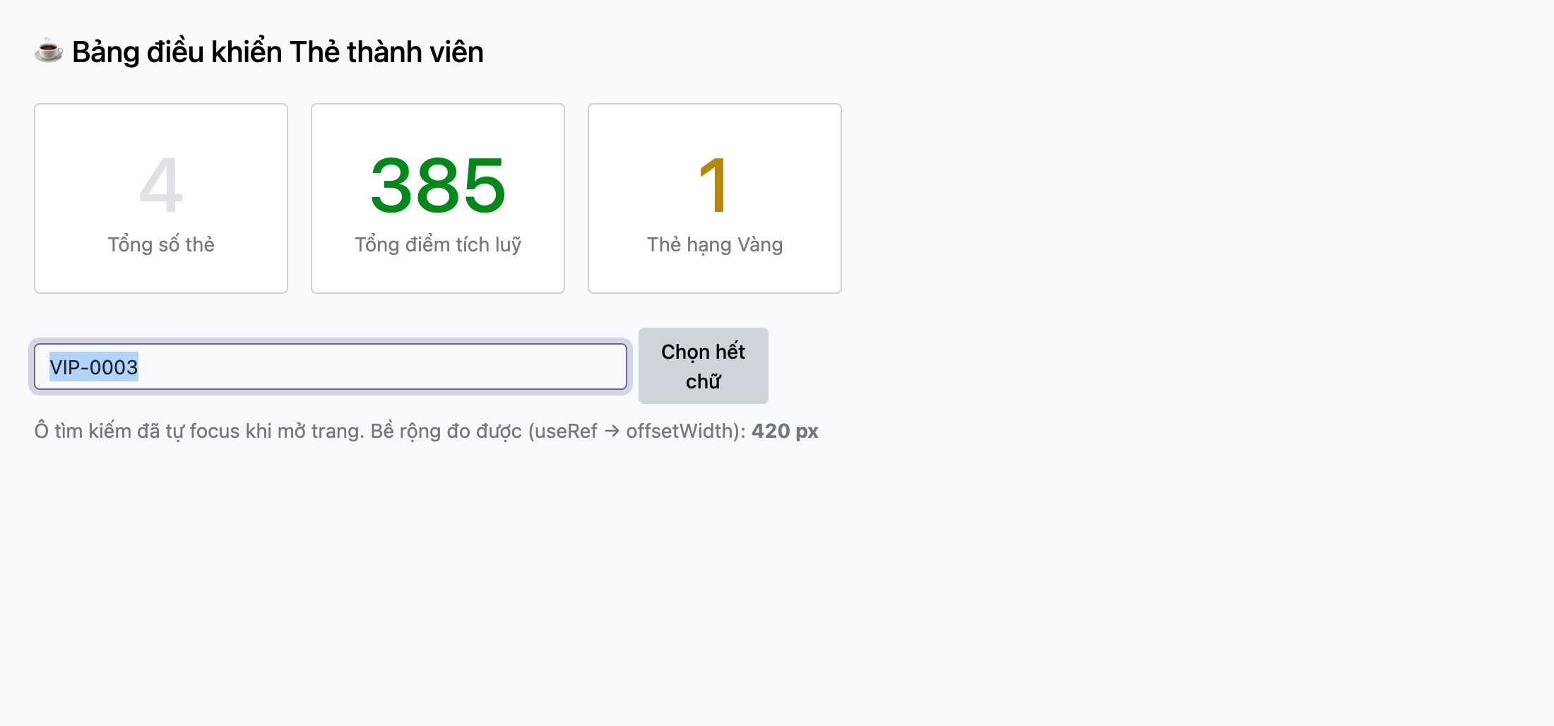 Ảnh chụp thật bảng điều khiển Thẻ thành viên trên Odoo 19 với ba thẻ số liệu 4 385 và 1, phía dưới là một ô nhập có viền focus màu tím chứa chữ VIP-0003 đang được bôi đen nền xanh nhạt, bên cạnh là nút Chọn hết chữ, và một dòng chữ Ô tìm kiếm đã tự focus khi mở trang Bề rộng đo được useRef mũi tên offsetWidth in đậm 420 px