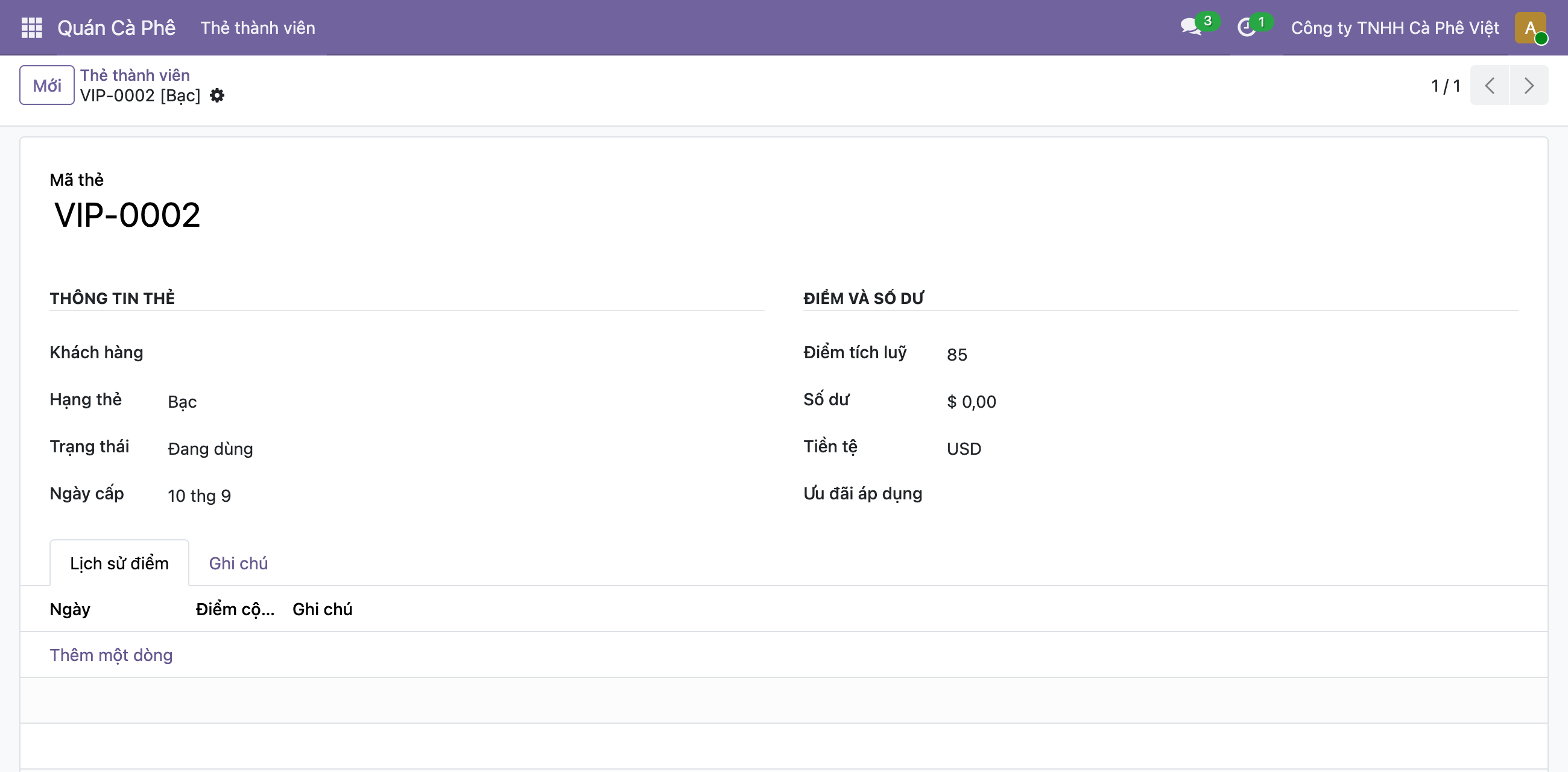 Ảnh chụp form Odoo thẻ VIP-0002 hạng Bạc 85 điểm, nhãn Khách hàng hiển thị màu đen bình thường không bắt buộc vì thẻ dưới 100 điểm, KHÔNG có ô Ghi chú nội bộ vì thẻ không phải hạng Vàng, các trường còn lại gồm Hạng thẻ Bạc Trạng thái Đang dùng Ngày cấp 10 tháng 9 và cột phải Điểm tích luỹ 85 Số dư 0 đô la