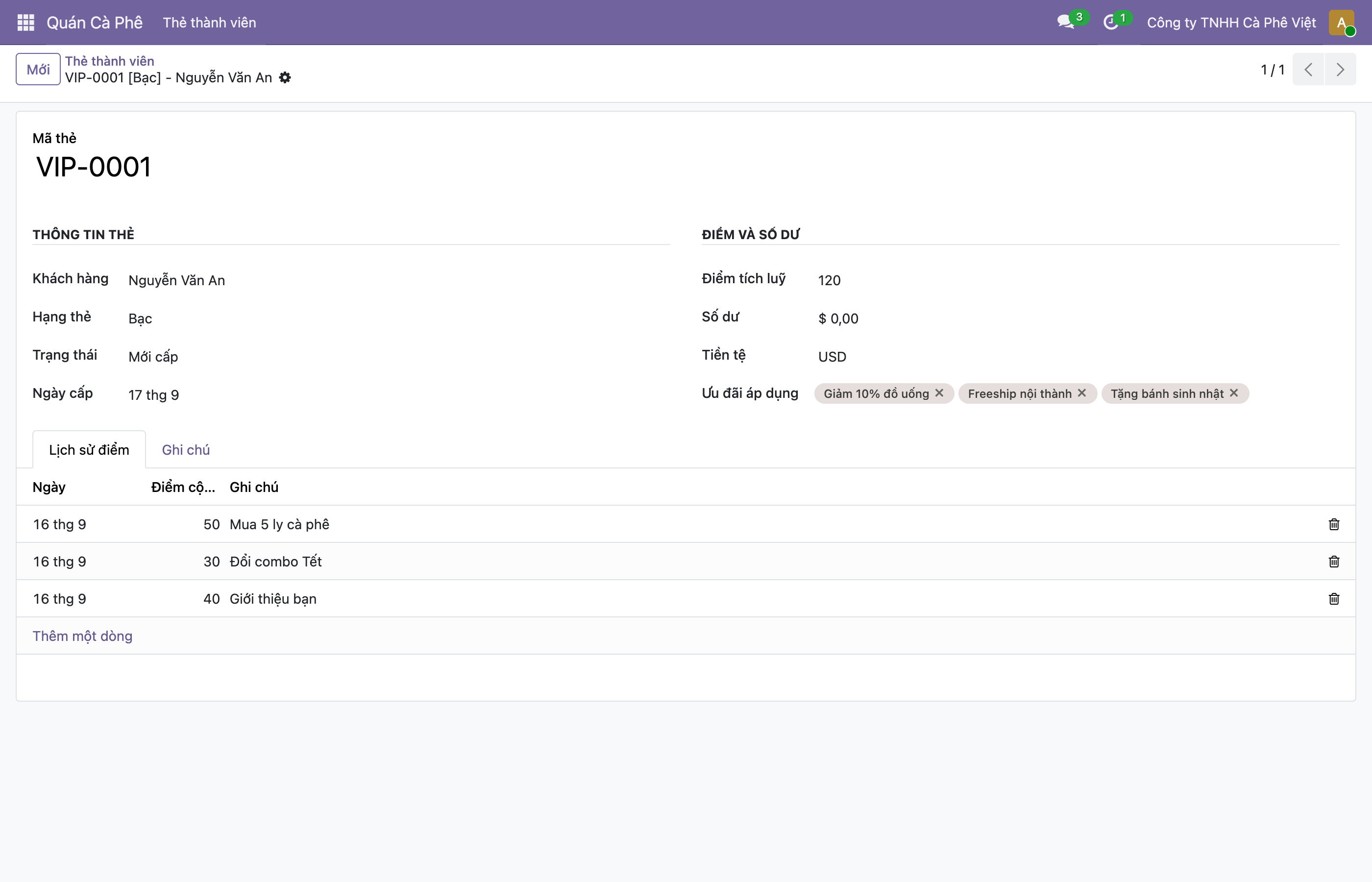 Ảnh chụp giao diện Odoo 19 hiển thị form thẻ thành viên VIP-0001, trên cùng là breadcrumb Thẻ thành viên và tiêu đề VIP-0001 Bạc Nguyễn Văn An, thân form có tiêu đề lớn Mã thẻ VIP-0001, bên dưới chia hai cột nhóm Thông tin thẻ bên trái với Khách hàng Nguyễn Văn An Hạng thẻ Bạc Trạng thái Mới cấp Ngày cấp 17 tháng 9, và nhóm Điểm và số dư bên phải với Điểm tích luỹ 120 Số dư 0 đô la Tiền tệ USD Ưu đãi áp dụng ba thẻ tag Giảm 10% đồ uống Freeship nội thành Tặng bánh sinh nhật, phía dưới là hai tab Lịch sử điểm và Ghi chú với bảng lịch sử ba dòng ngày điểm cộng ghi chú và nút Thêm một dòng